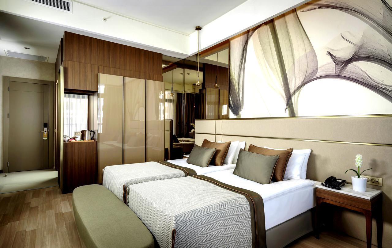 Deluxe Swim-Up Room,506786538:JPEG